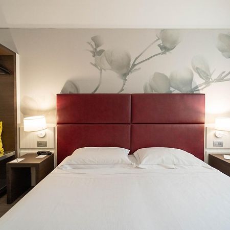 Hotel Villa Nabila Reggiolo Bagian luar foto